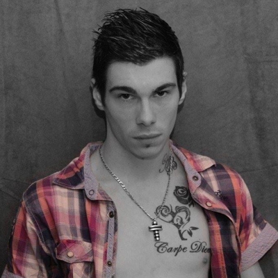 image_Model photo homme tatoué