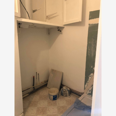 image_coffrages pour masquage des tuyaux de plomberie dans une salle de bain. Longueur coffrage 1,5 M