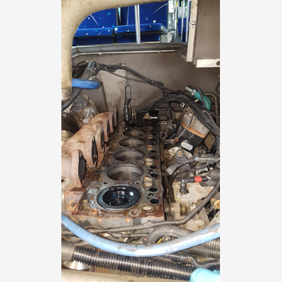 image_Mécanicien vi / vul / poids lourds / marine / car / autobus