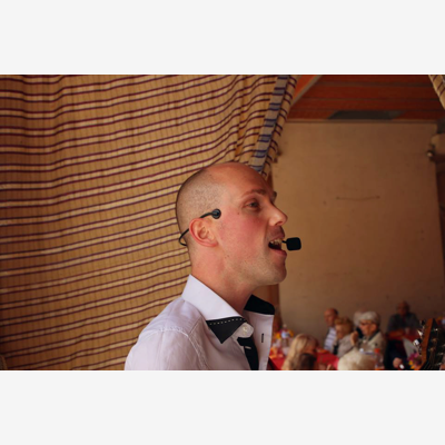 image_Chanteur et guitariste - Chanson française année 30 à 2010