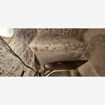 image_À louer dans le quartier des Ternes (Paris 17e) : cave saine, sèche et sécurisée de 10 m², en très bon état