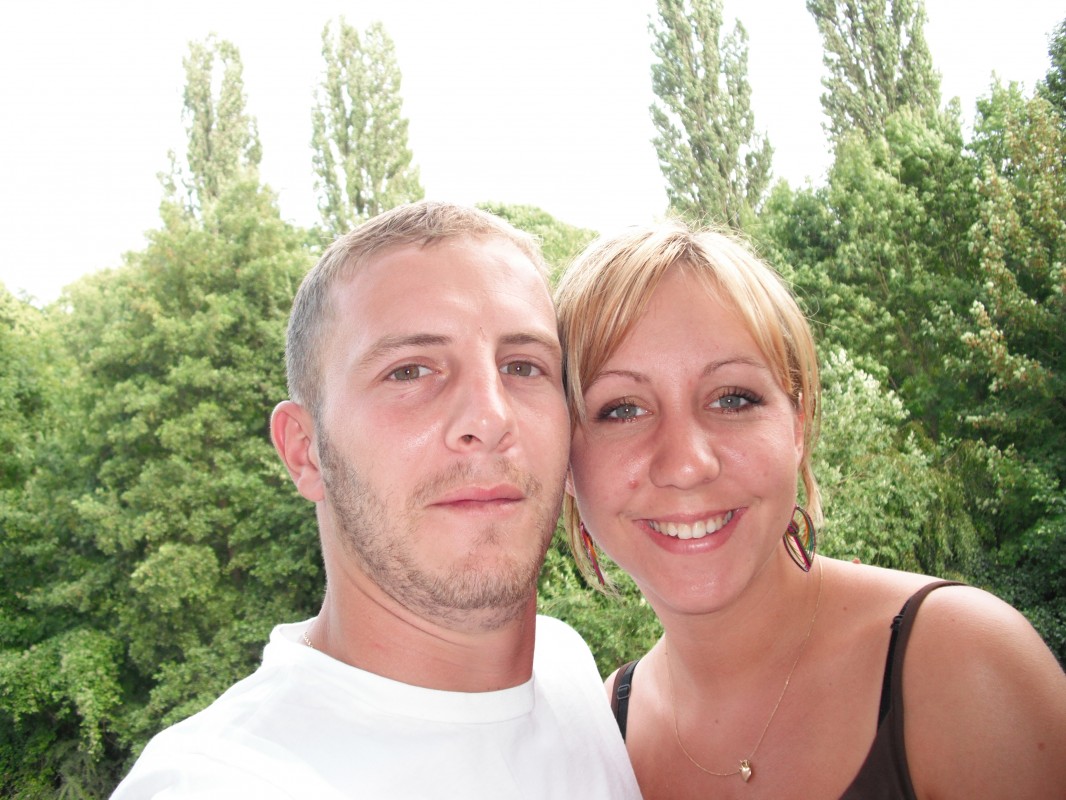 image_recherche poste homme toute main