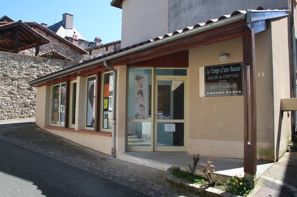 image_coiffeuse estheticienne en salon et a domicile
