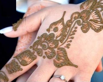 image_tatouage au Héné pour les femmes et les petites filles