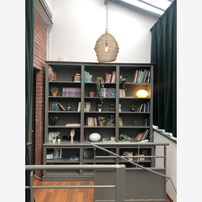 image_Raccourcir une bibliothèque en bois