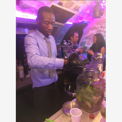 image_Jeune Barman "Service Cocktail"