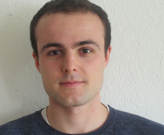 image_Etudiant propose cours d'informatique, mise à niveau
