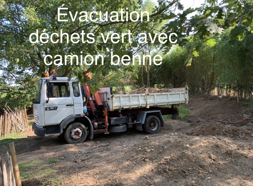 image_ÉVACUATION DÉCHETS VÉGÉTAUX AVEC CAMION BENNE