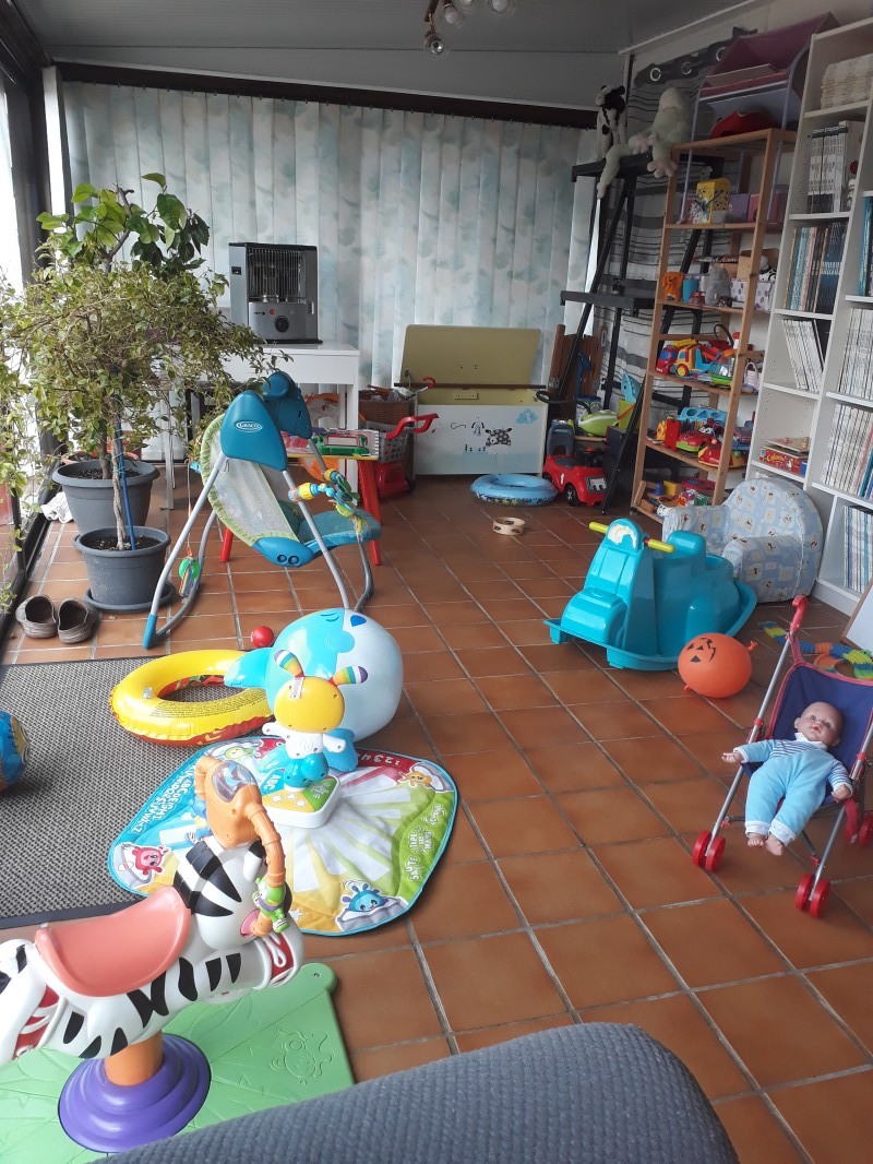 image_assistante maternelle cherche enfant