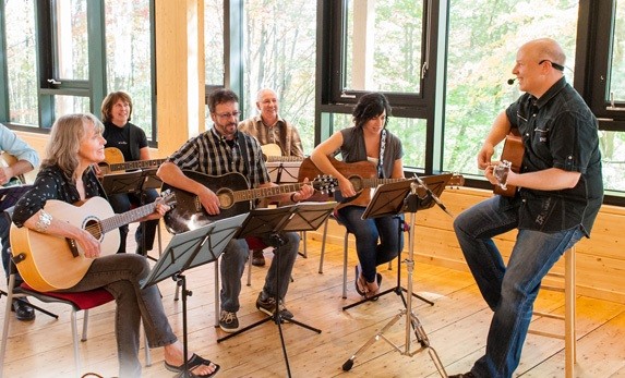 image_Professeur de guitare donne cours à domicile