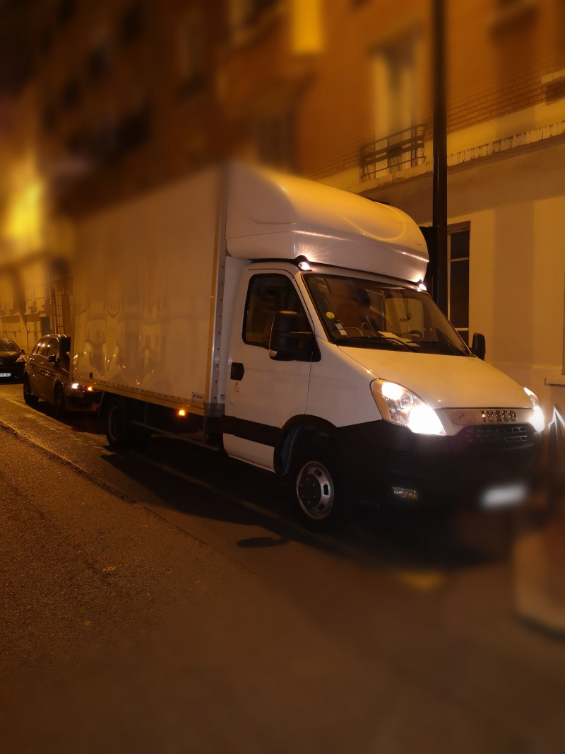 image_Chauffeur avec Iveco 20m3 HAYON