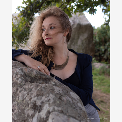 image_Modèle photo blonde aux yeux bleus