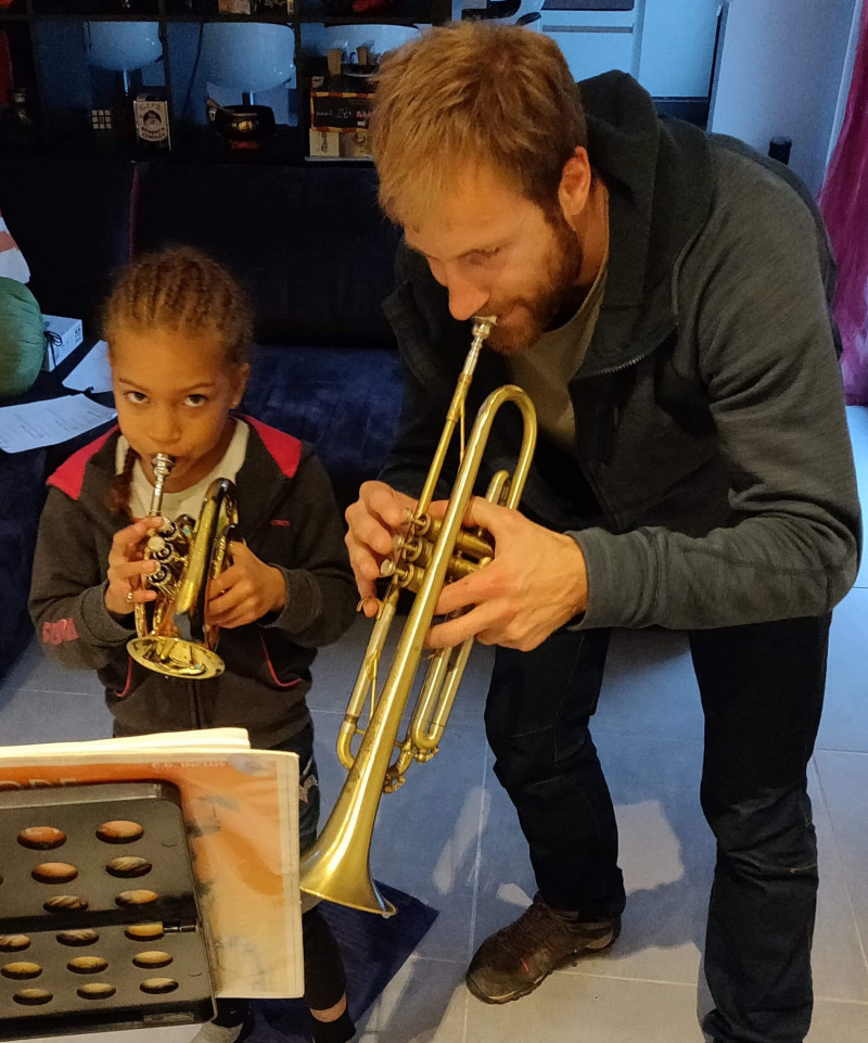 image_Garde d'enfants, aide aux devoirs et musique.