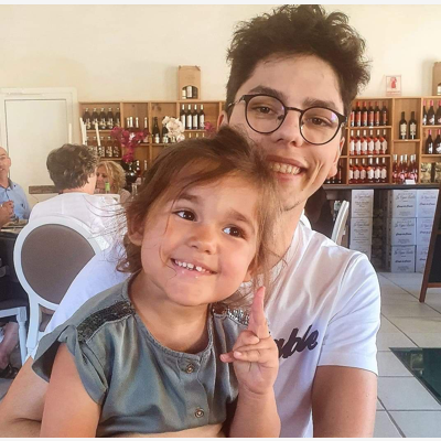 image_étudiant en médecine recherche garde d'enfants à partir de 3 ans