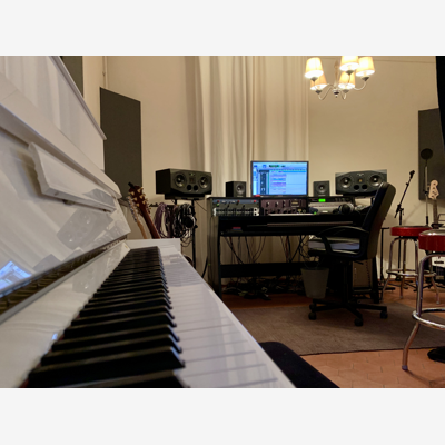 image_Auteur Compositeur disposant de son studio d'enregistrement