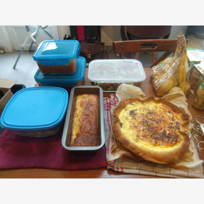 image_Les pieds sous la table